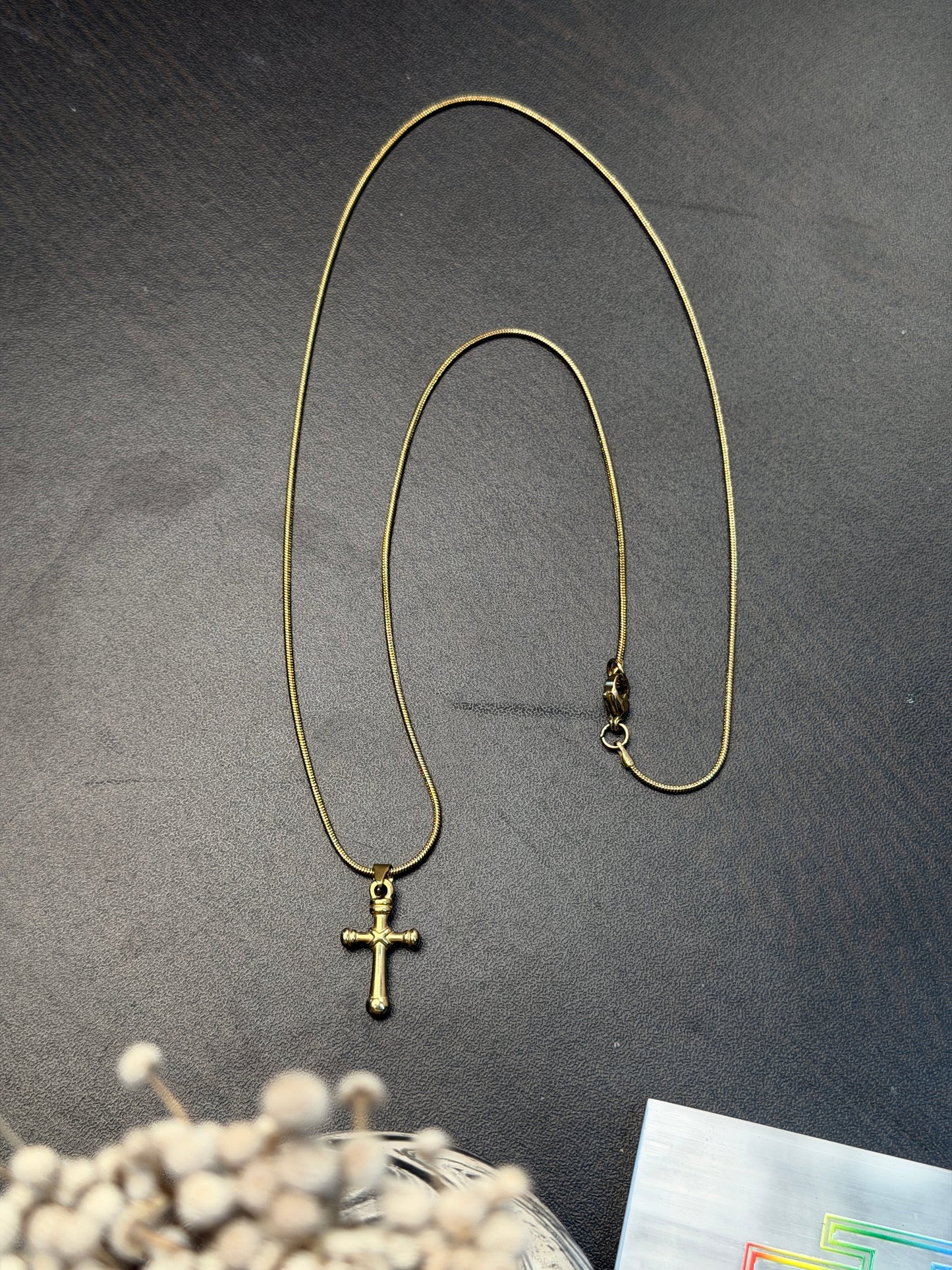 Minimal cross 18 k gold plated stainless steel necklace