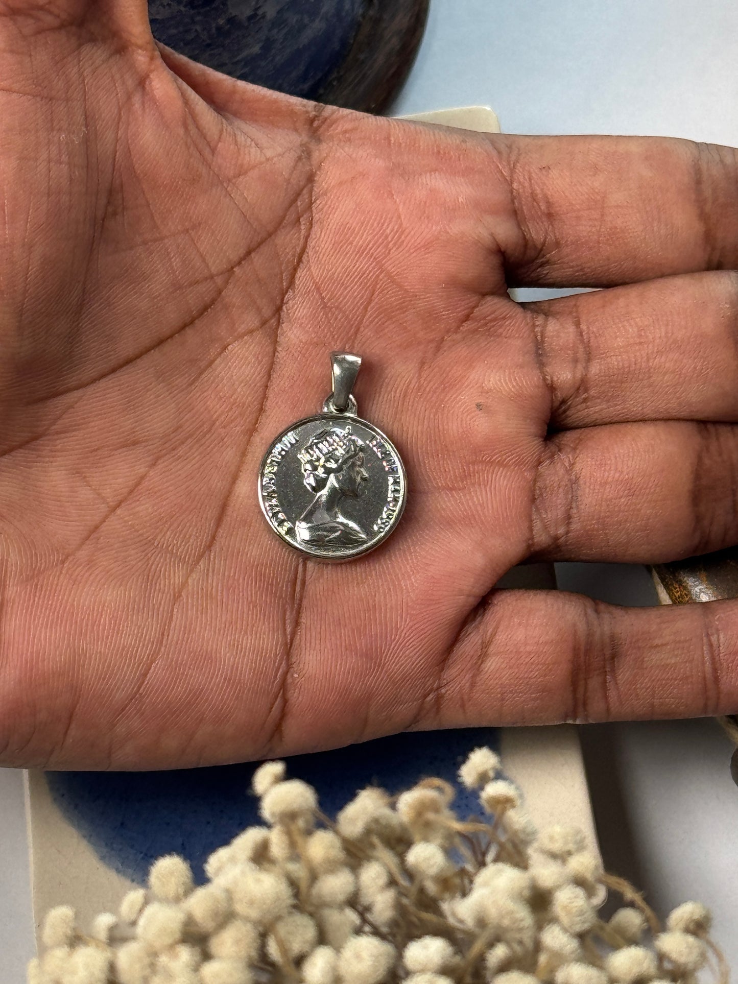Dos pesos stainless steel silver pendant with hook
