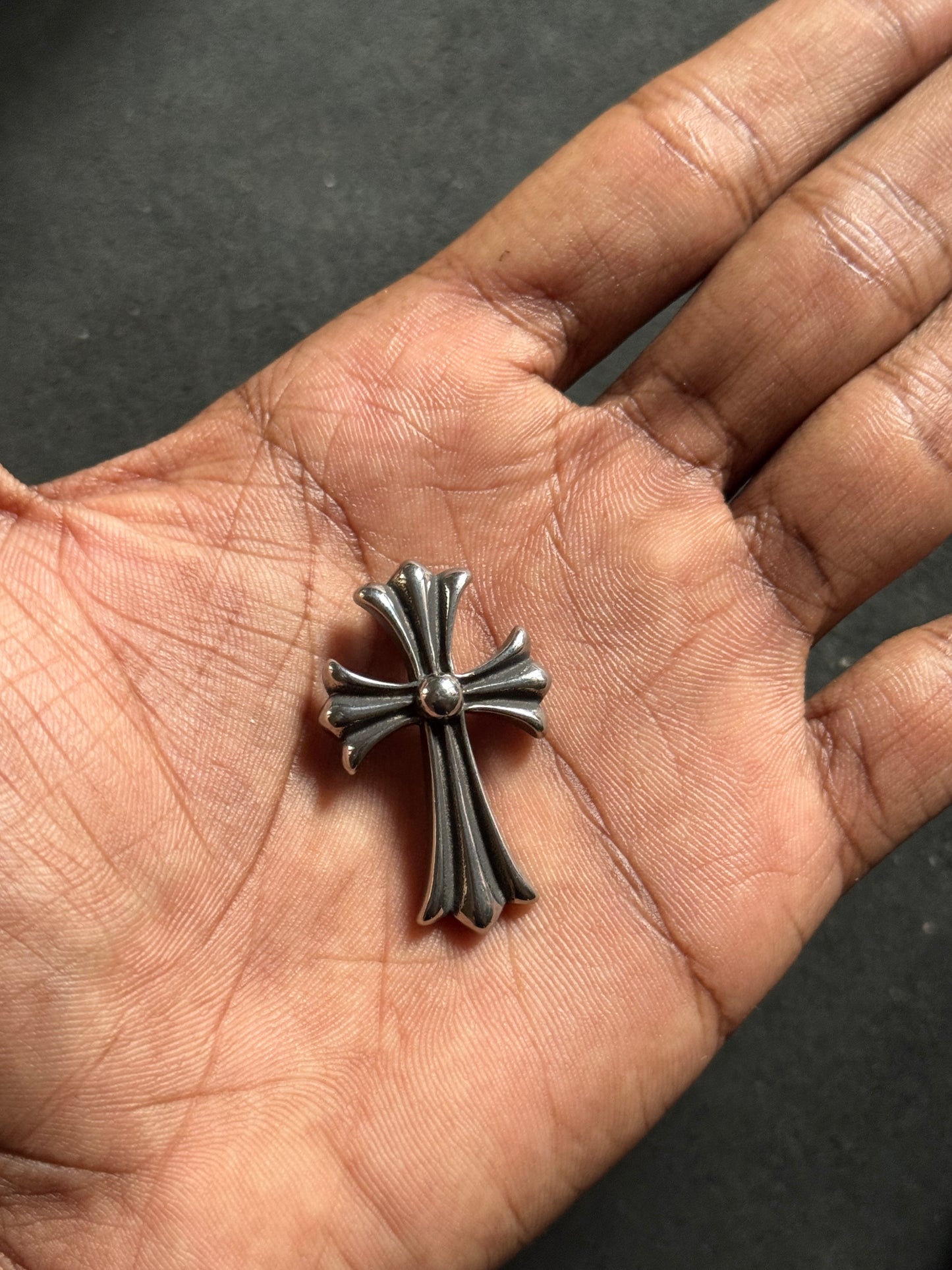 Medium thick cross stainless steel pendant with hook