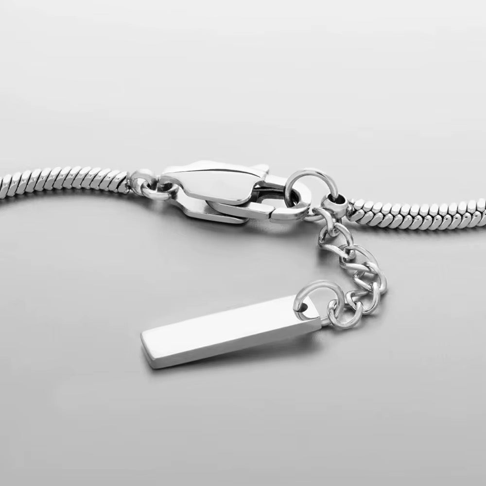 Minimal stainless steel round bracelet