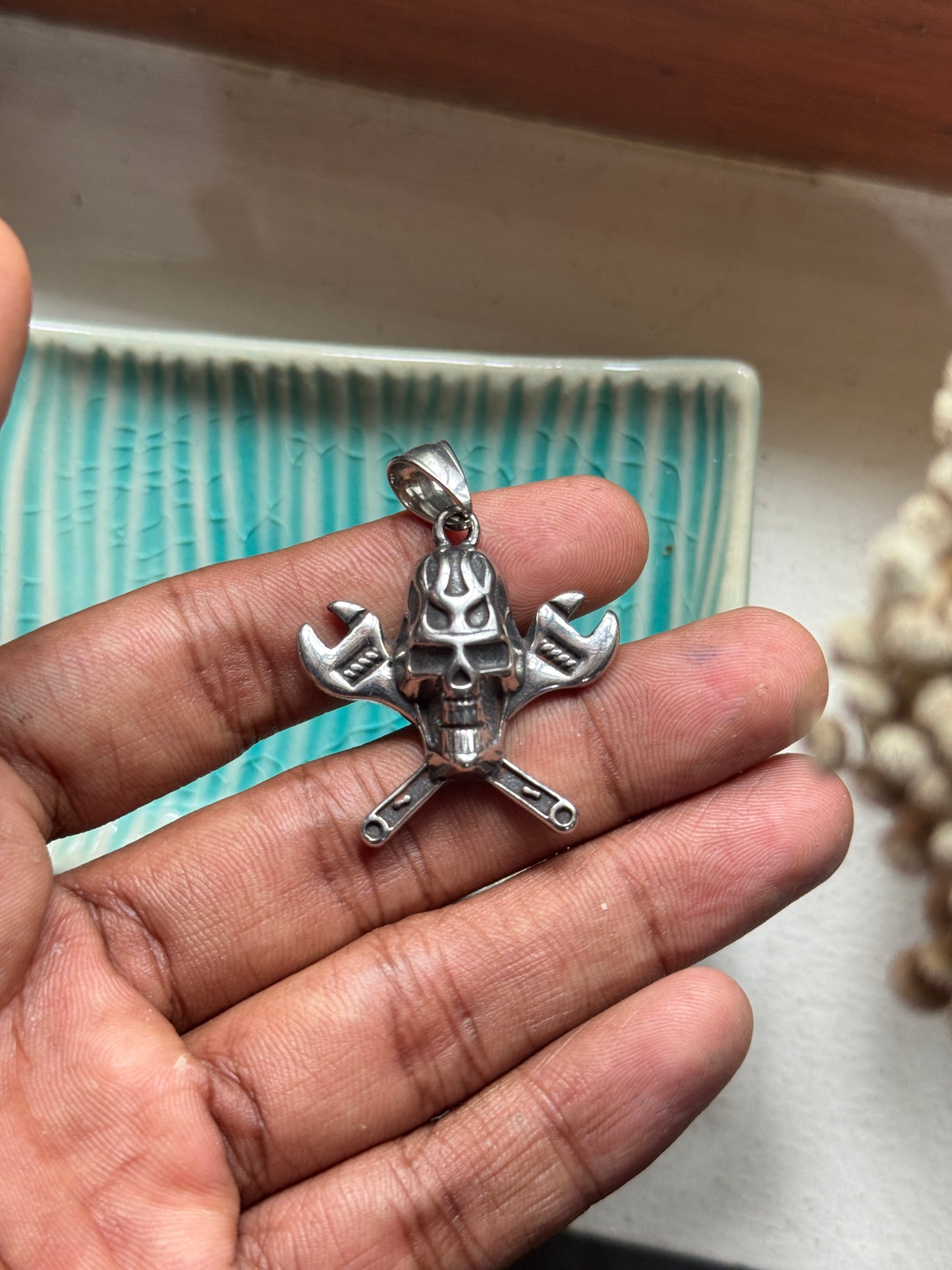 Skull silver-stainless steel pendant with hook