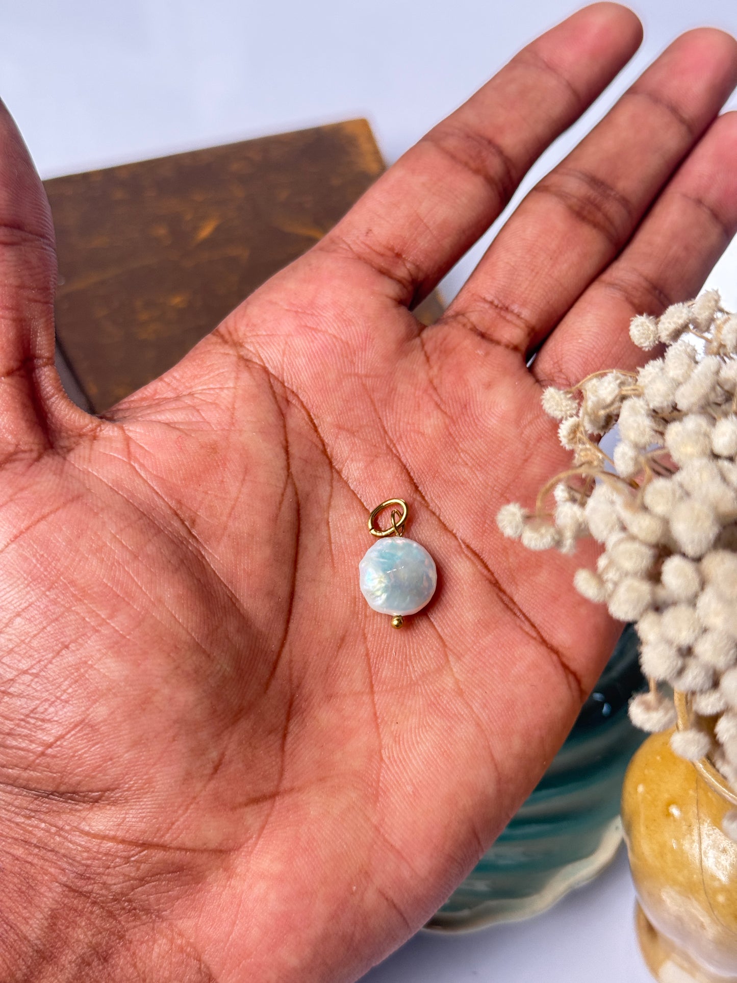 Pearl atainless steel golden pendant with hook (18k gold-plated )