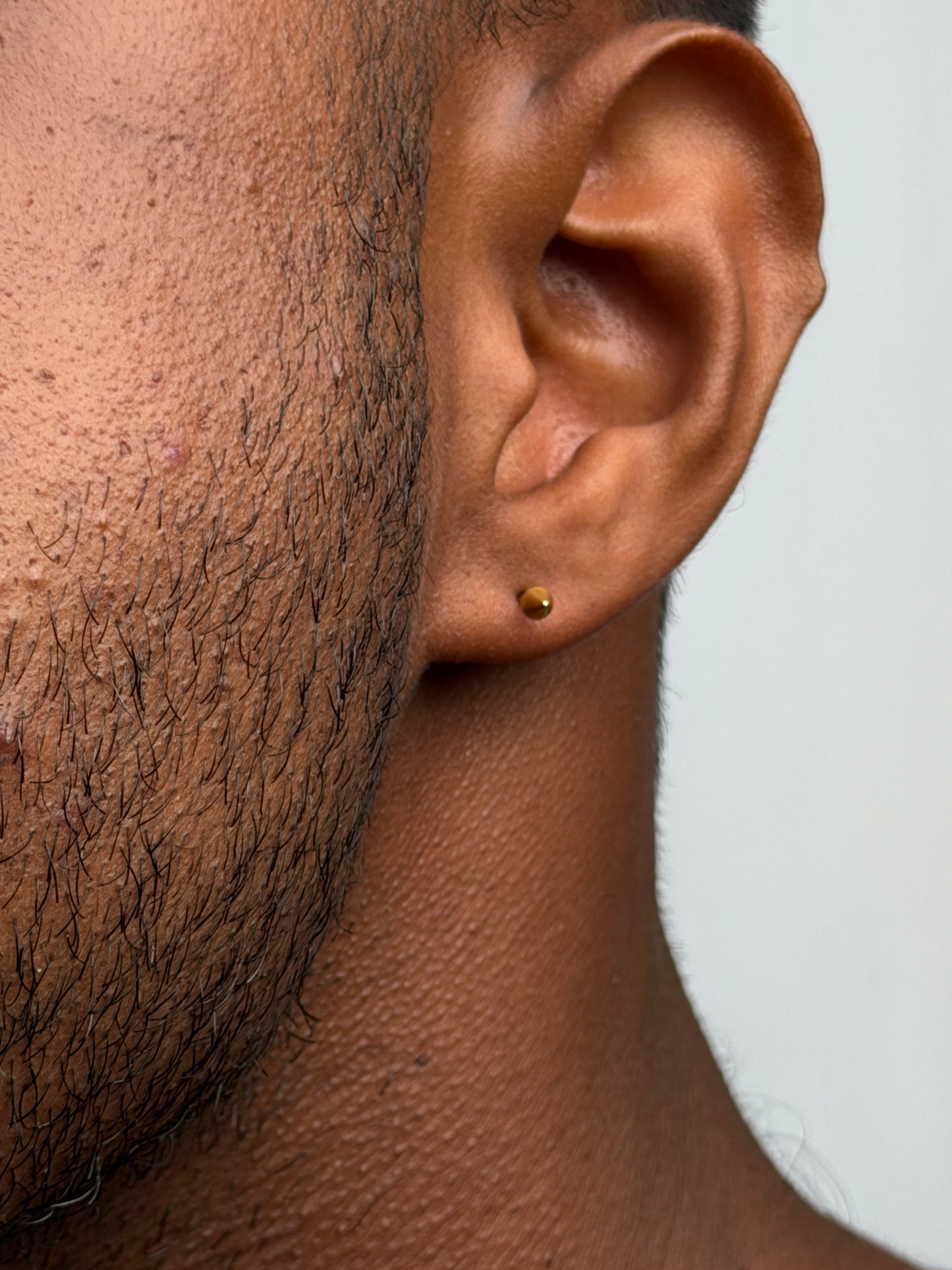 Minimal spike stud