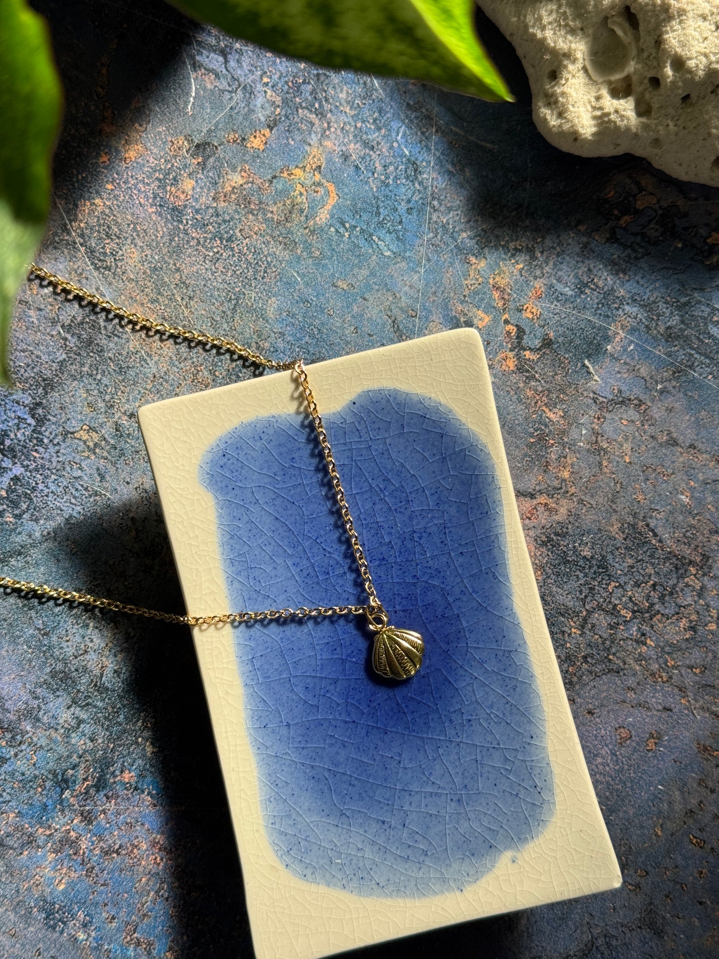 Scallop shell adjustable 18k gold plated necklace