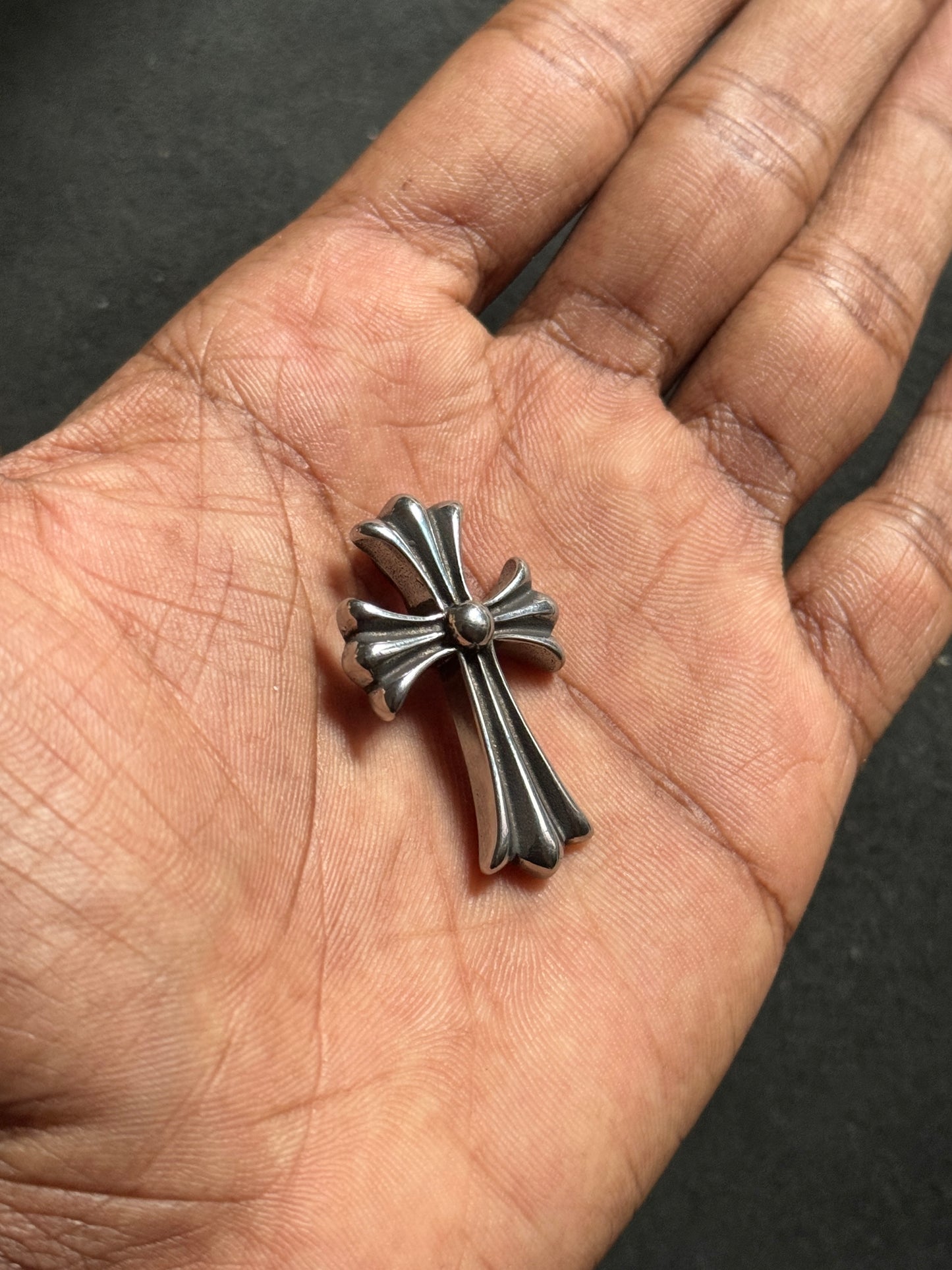 Medium thick cross stainless steel pendant with hook