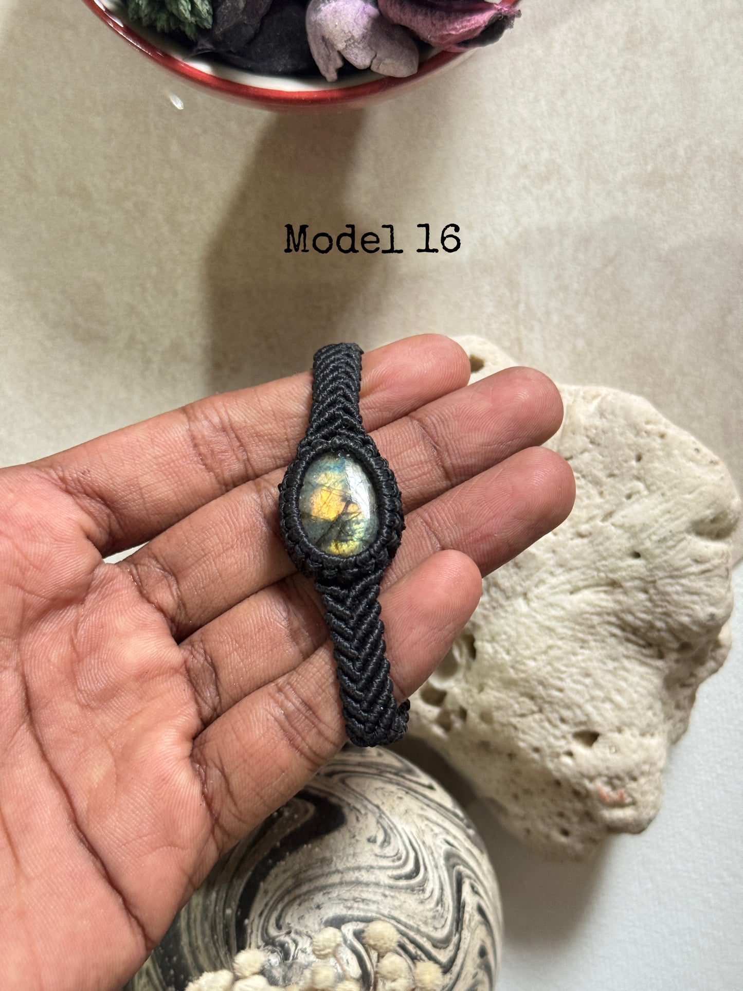 Labradorite stone macramé adjustable bracelet