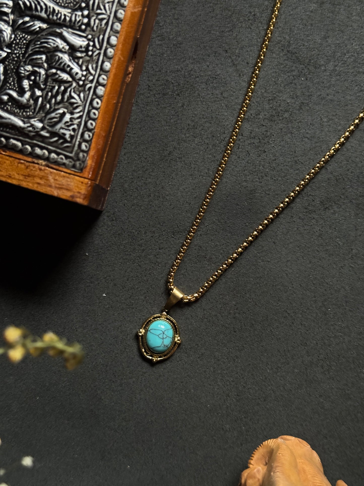 Turquoise oval shape thick 18k gold plated necklace 50 cm