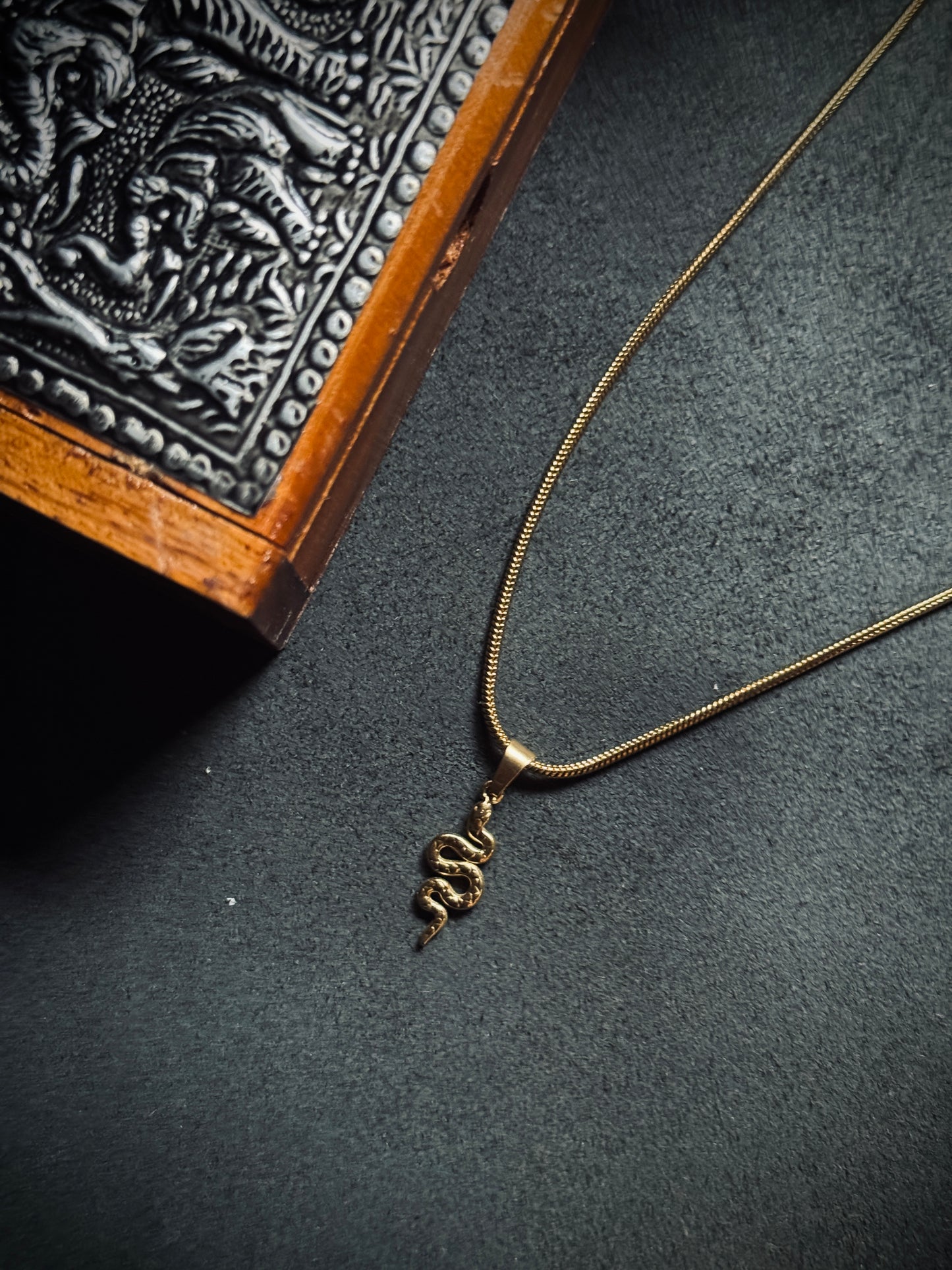 Minimal Snake pendant stainless steel 18k gold plated short necklace 45 cm fixed size