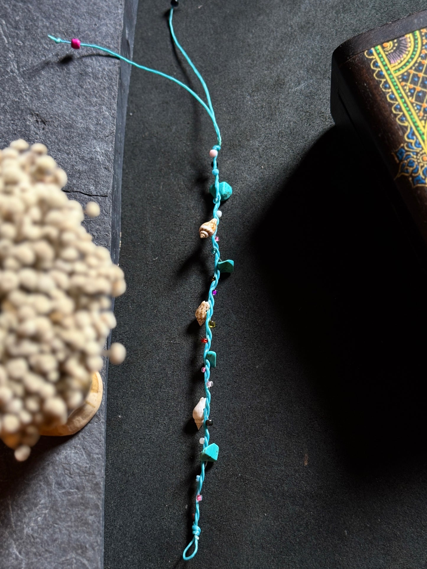 Macramé shell blue anklet