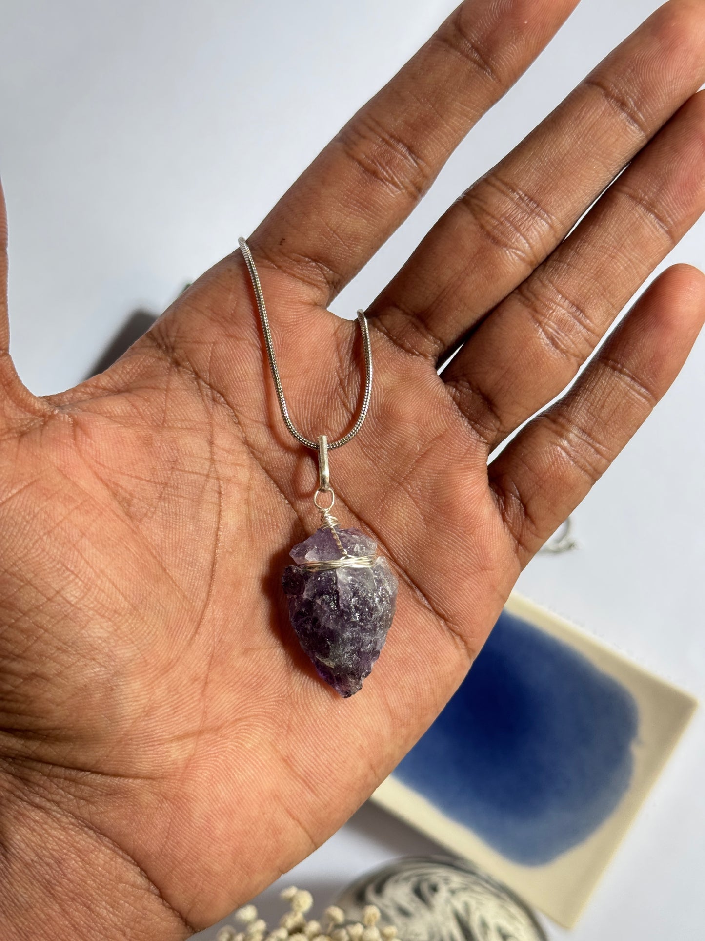 Amethyst stone arrow necklace in 1.2 ss