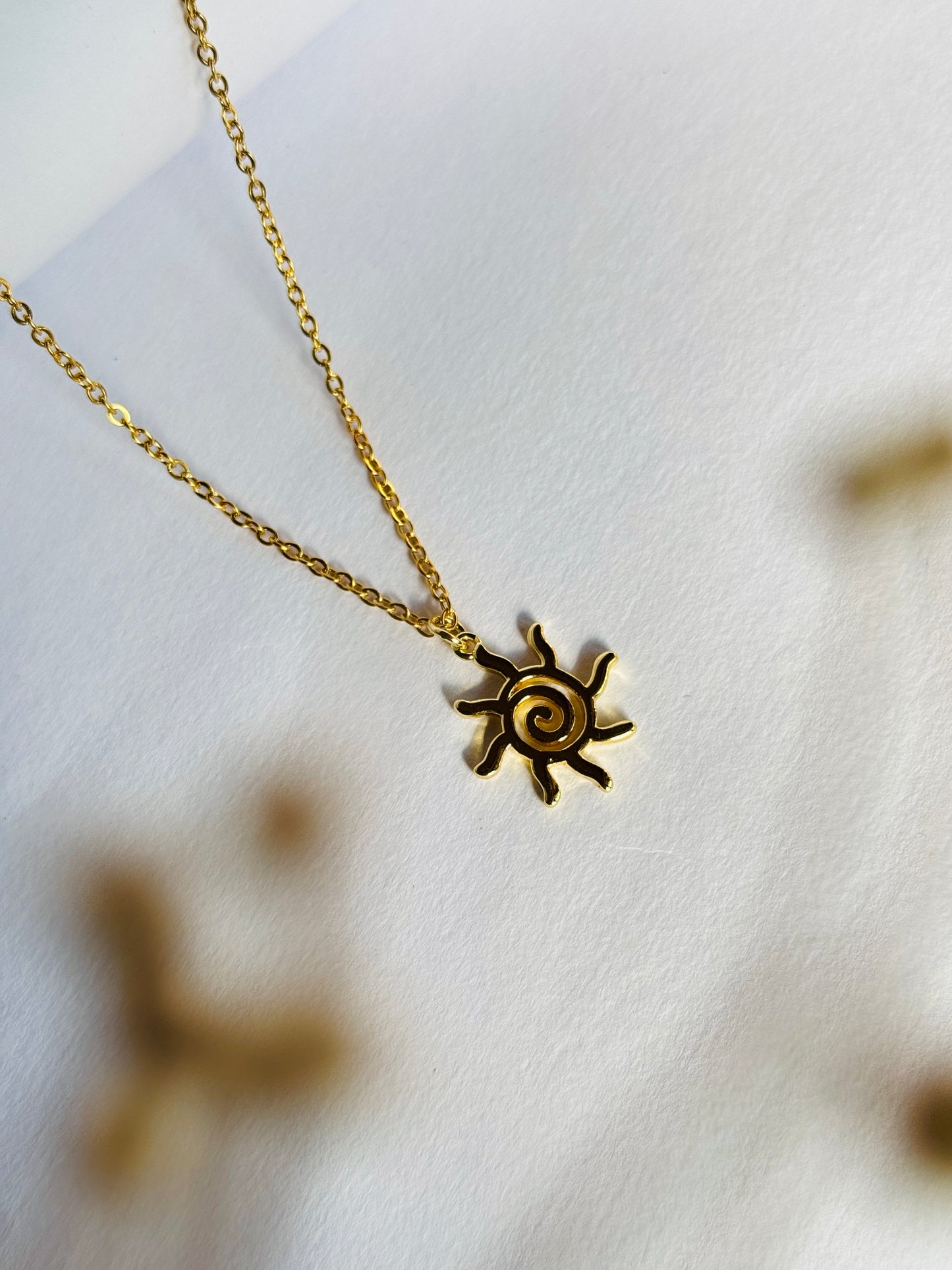The sun spiral necklace 18k gold-plated