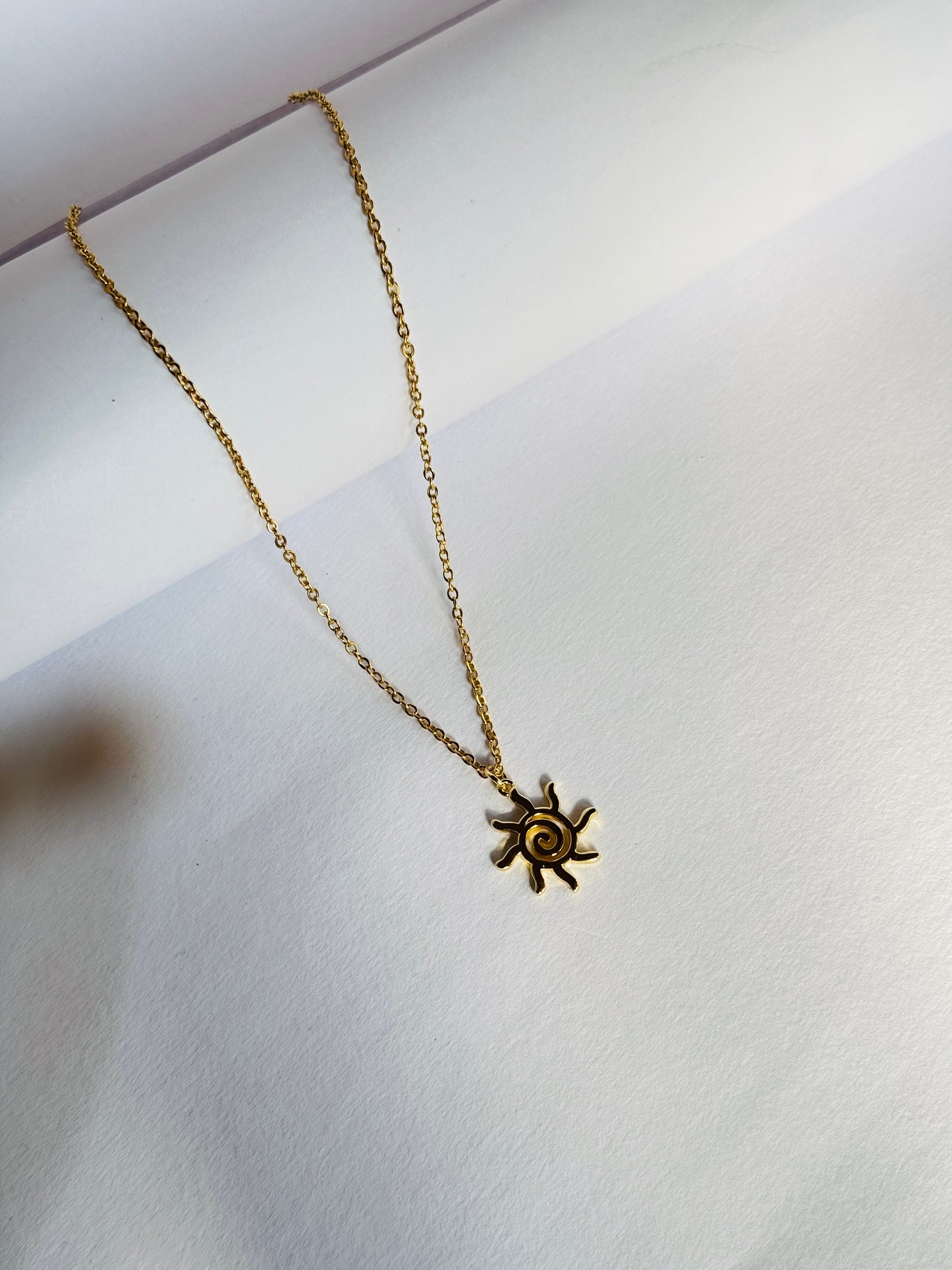 The sun spiral necklace 18k gold-plated
