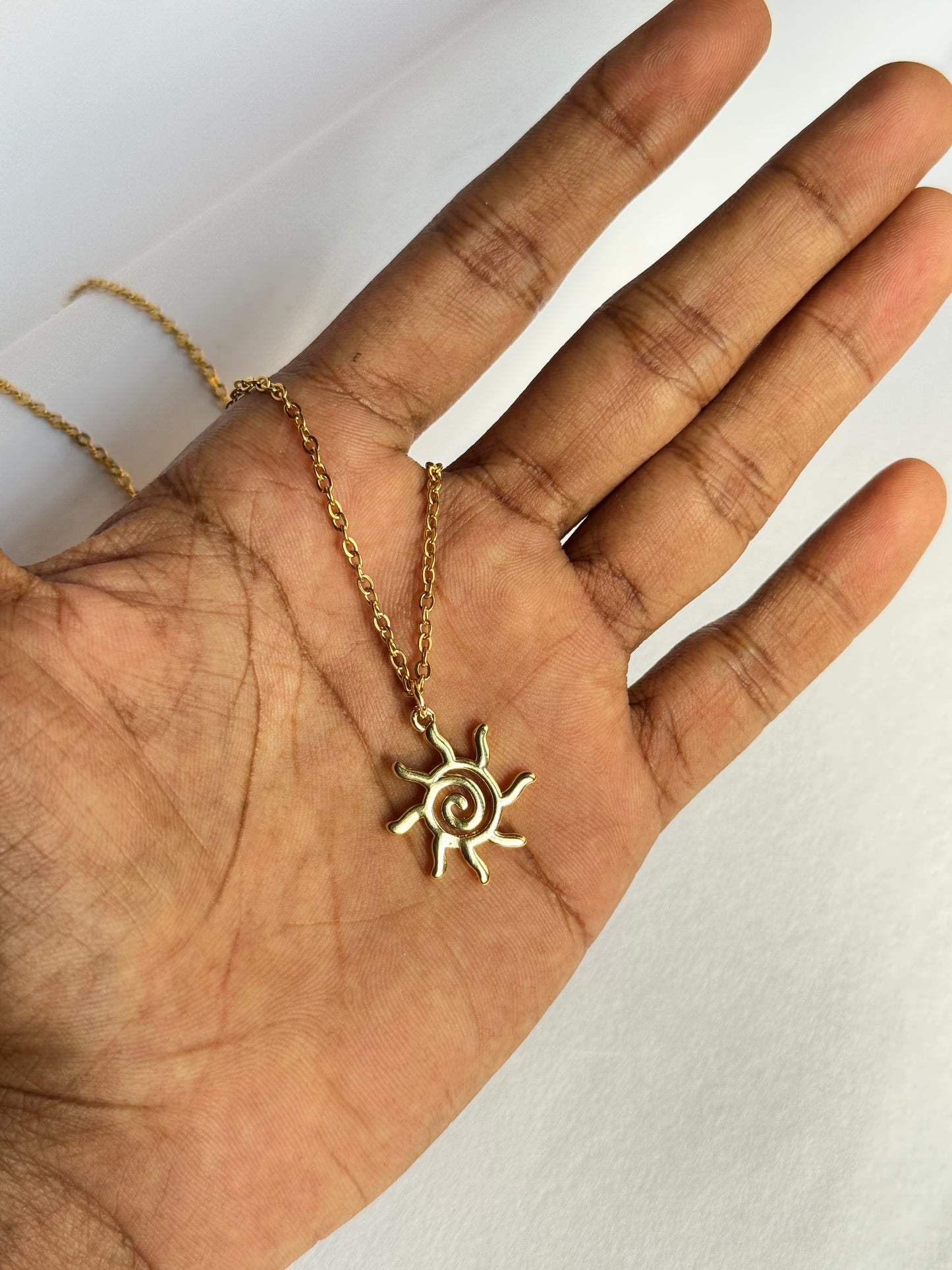 The sun spiral necklace 18k gold-plated