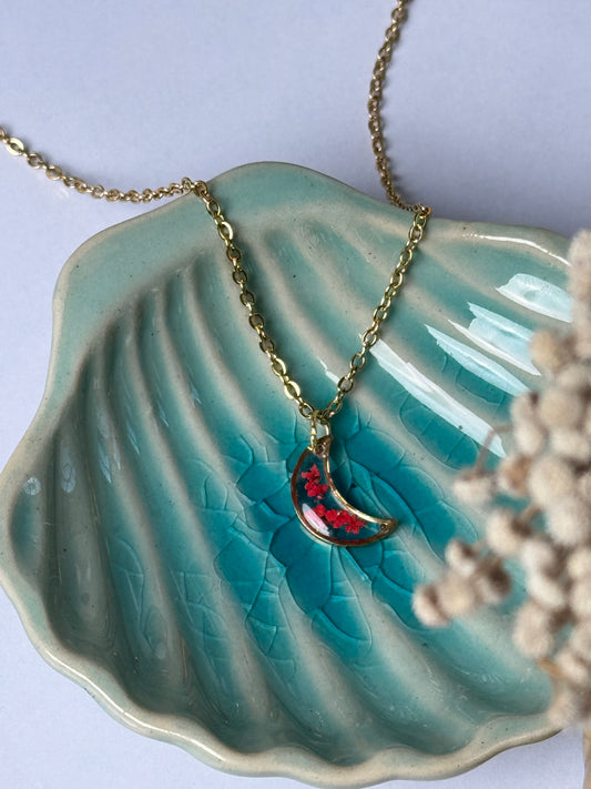 Red Queen annes lace moon shape 18k gold plated necklace