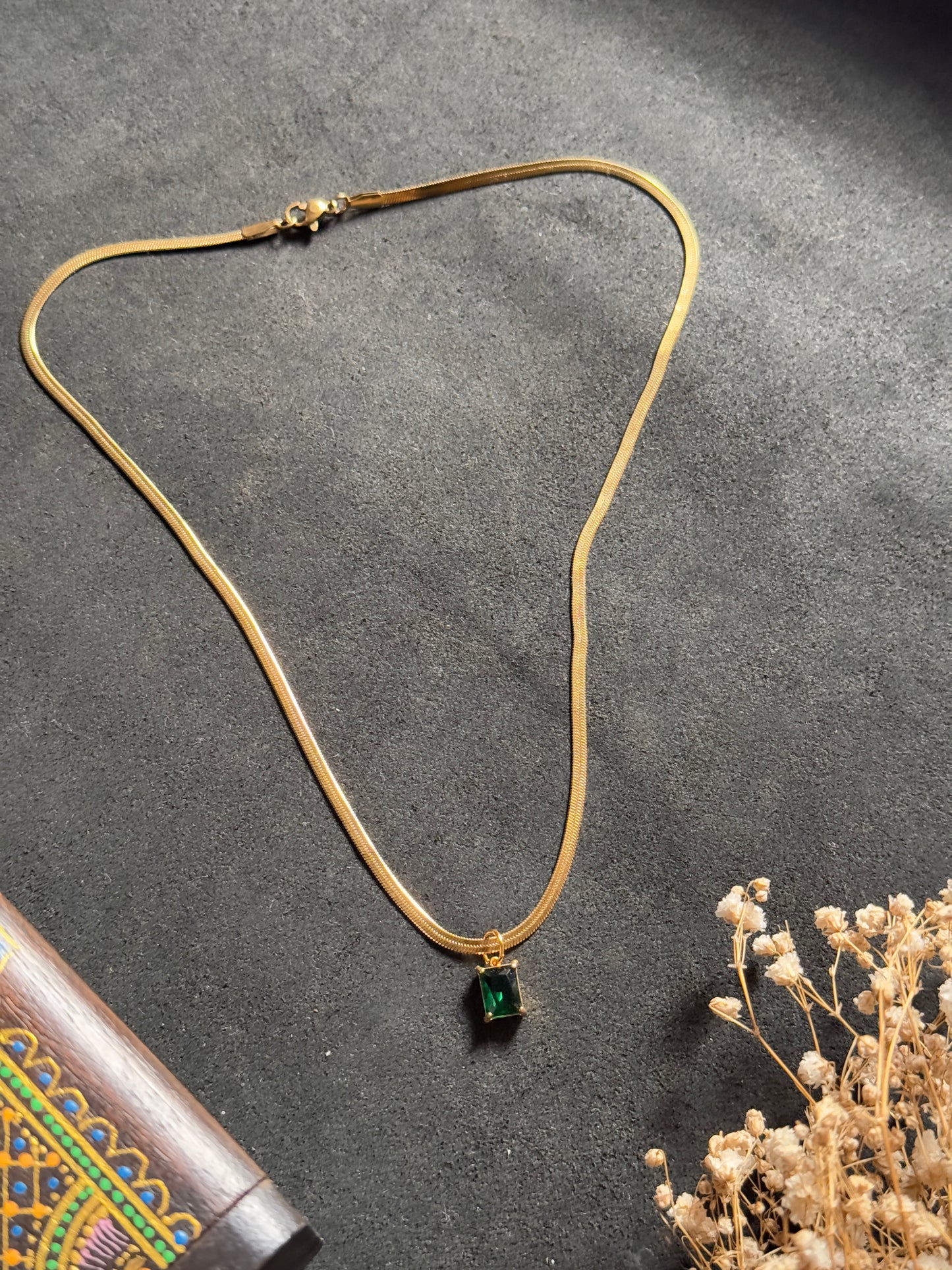 Green stone stainless steel 18k gold plated  45 cm snake chain