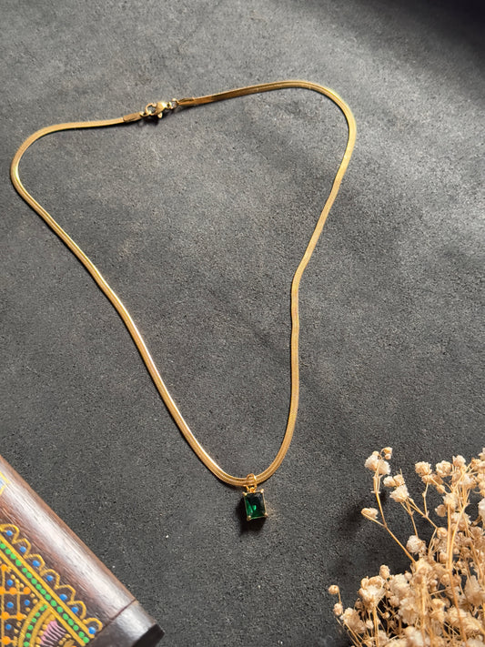 Green stone stainless steel 18k gold plated  45 cm snake chain