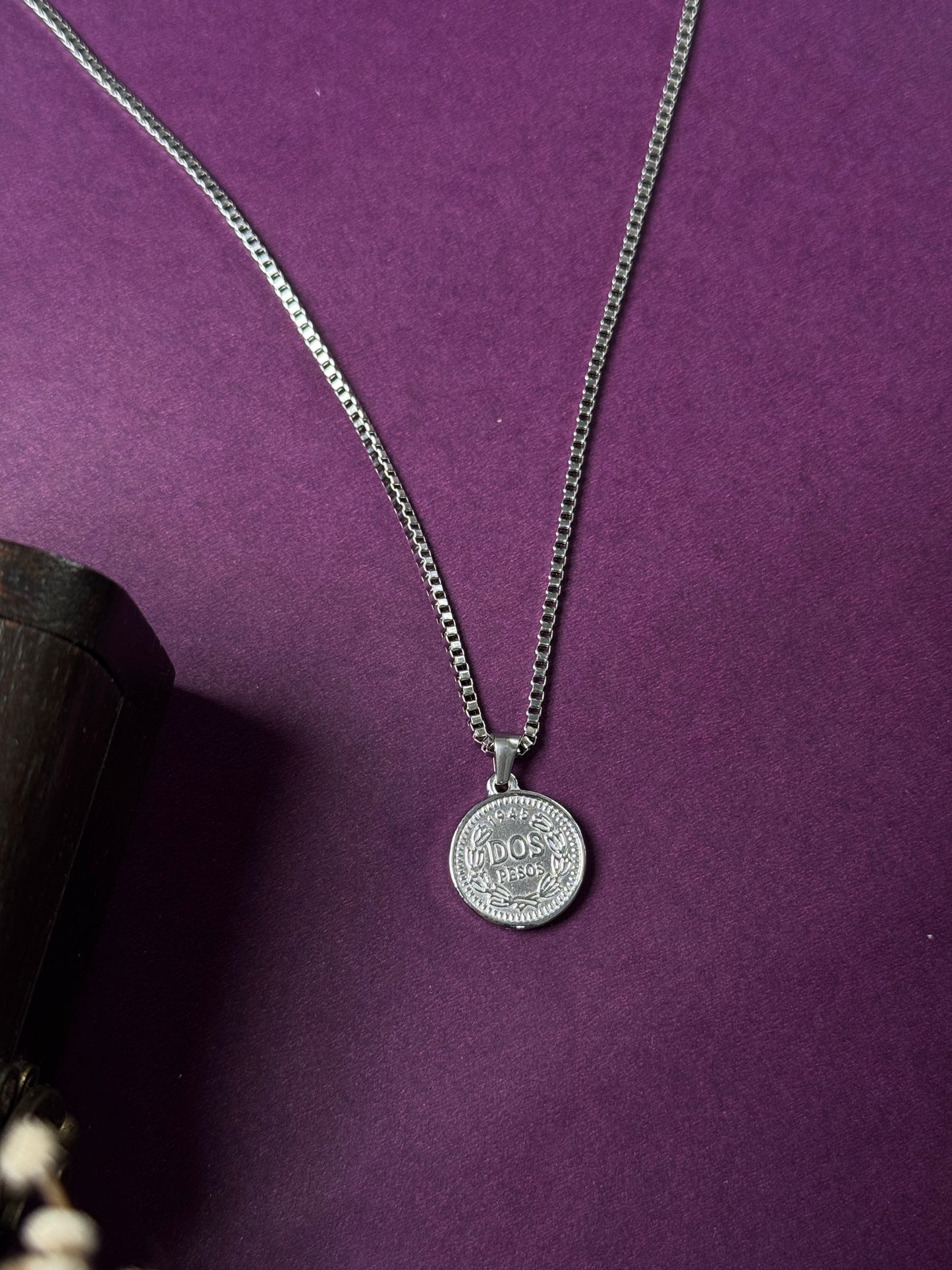 Dos peso’s stainless steel necklace