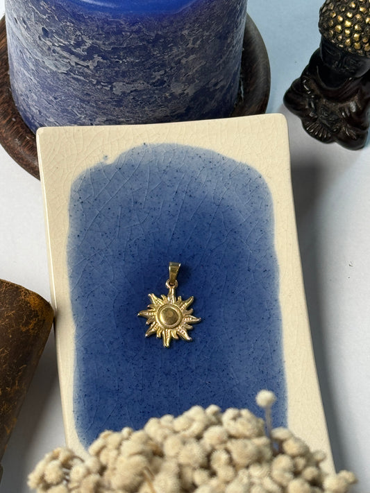 Sun stainless steel 18k gold plated pendant with hook