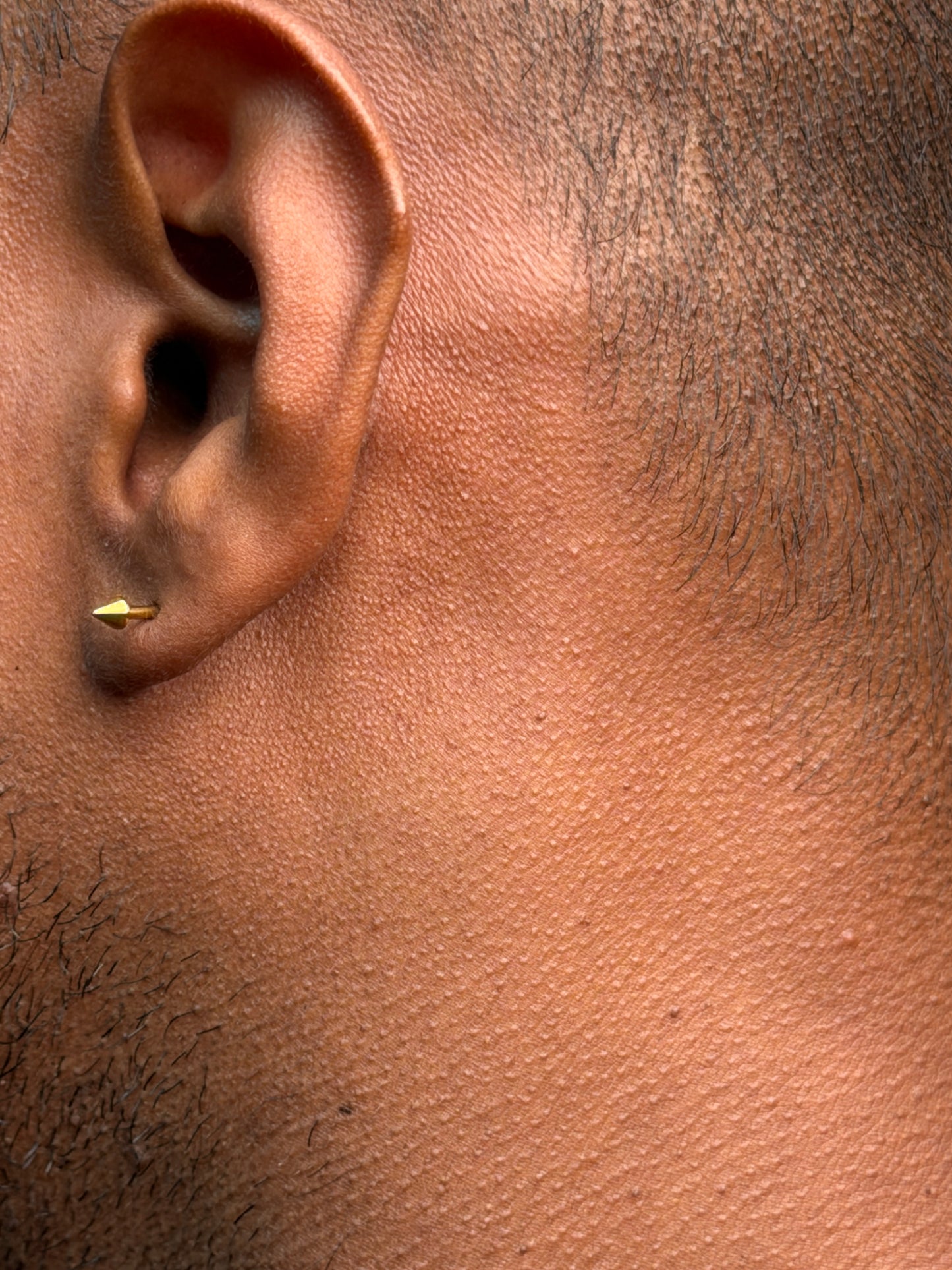 Minimal spike stud