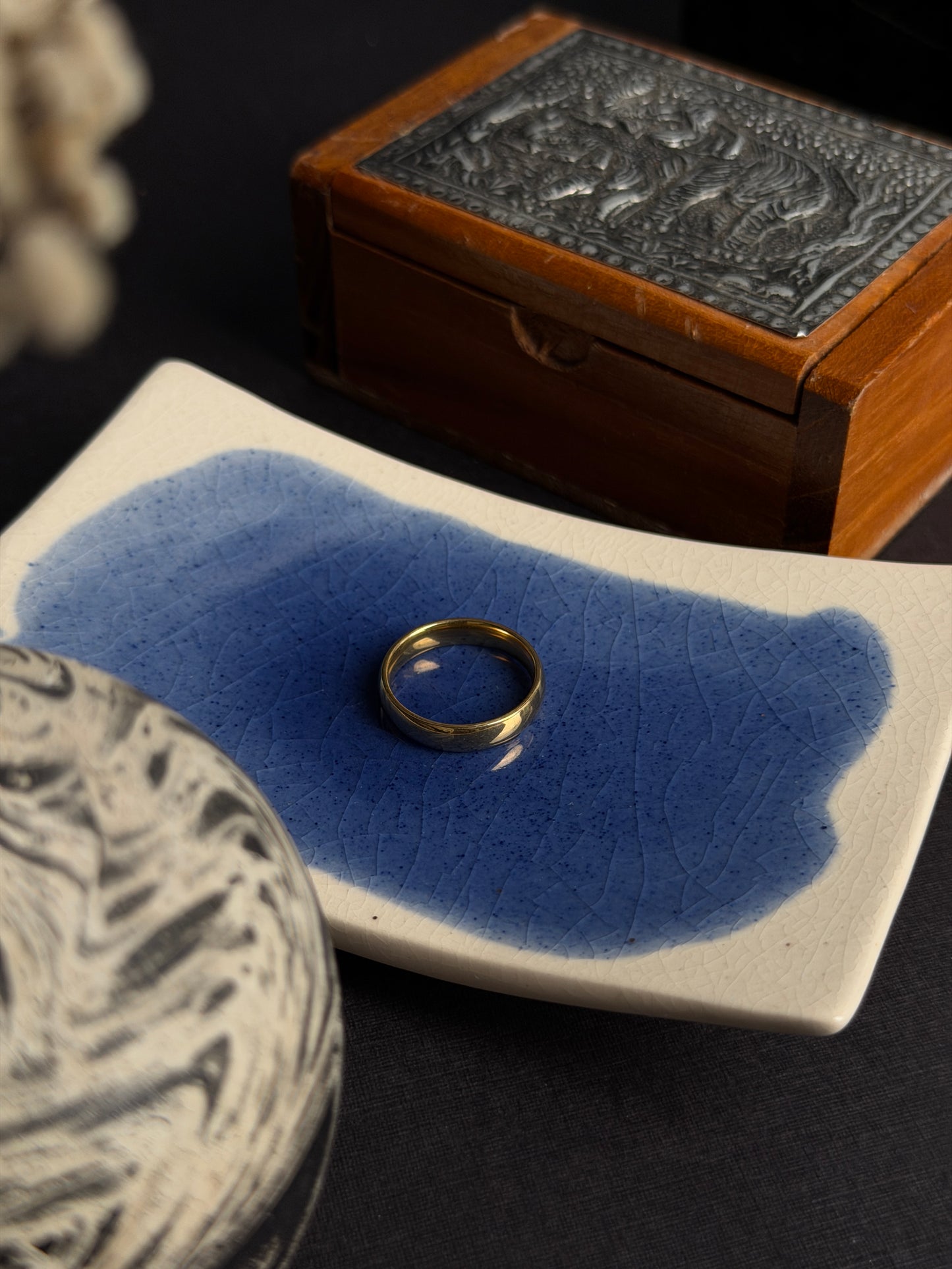 Plain stainless steel curved golden ring