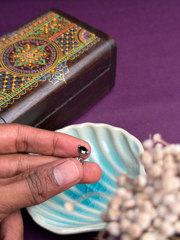 Black stone stud