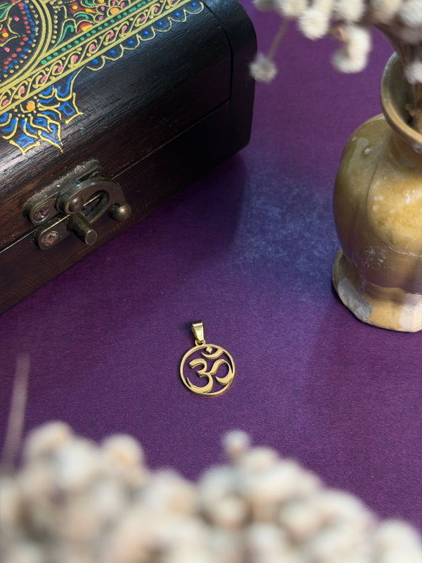 Aum 18 k gold plated stainless steel pendant with hook