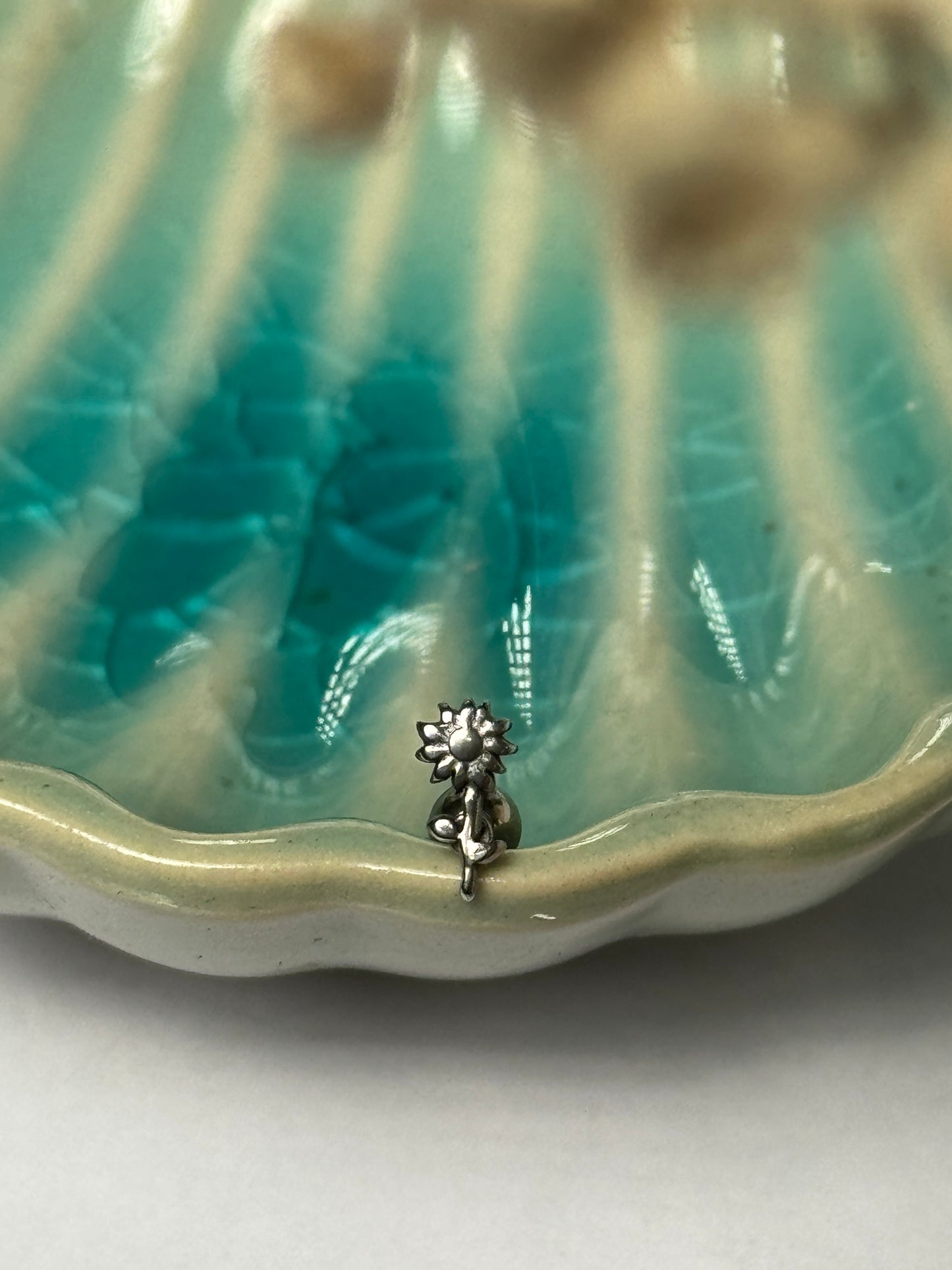 Sunflower minimal stud