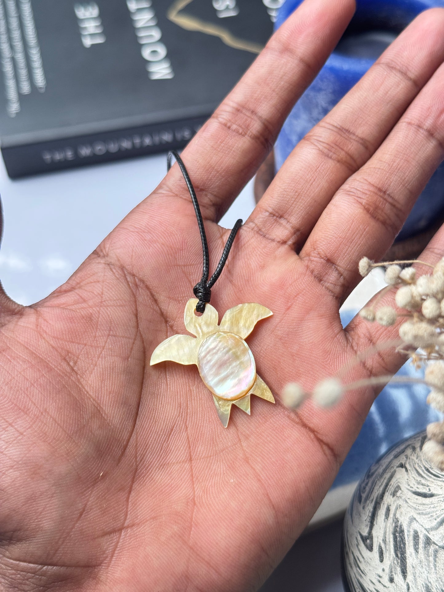 Turtle abalone shell necklace ( yellow)