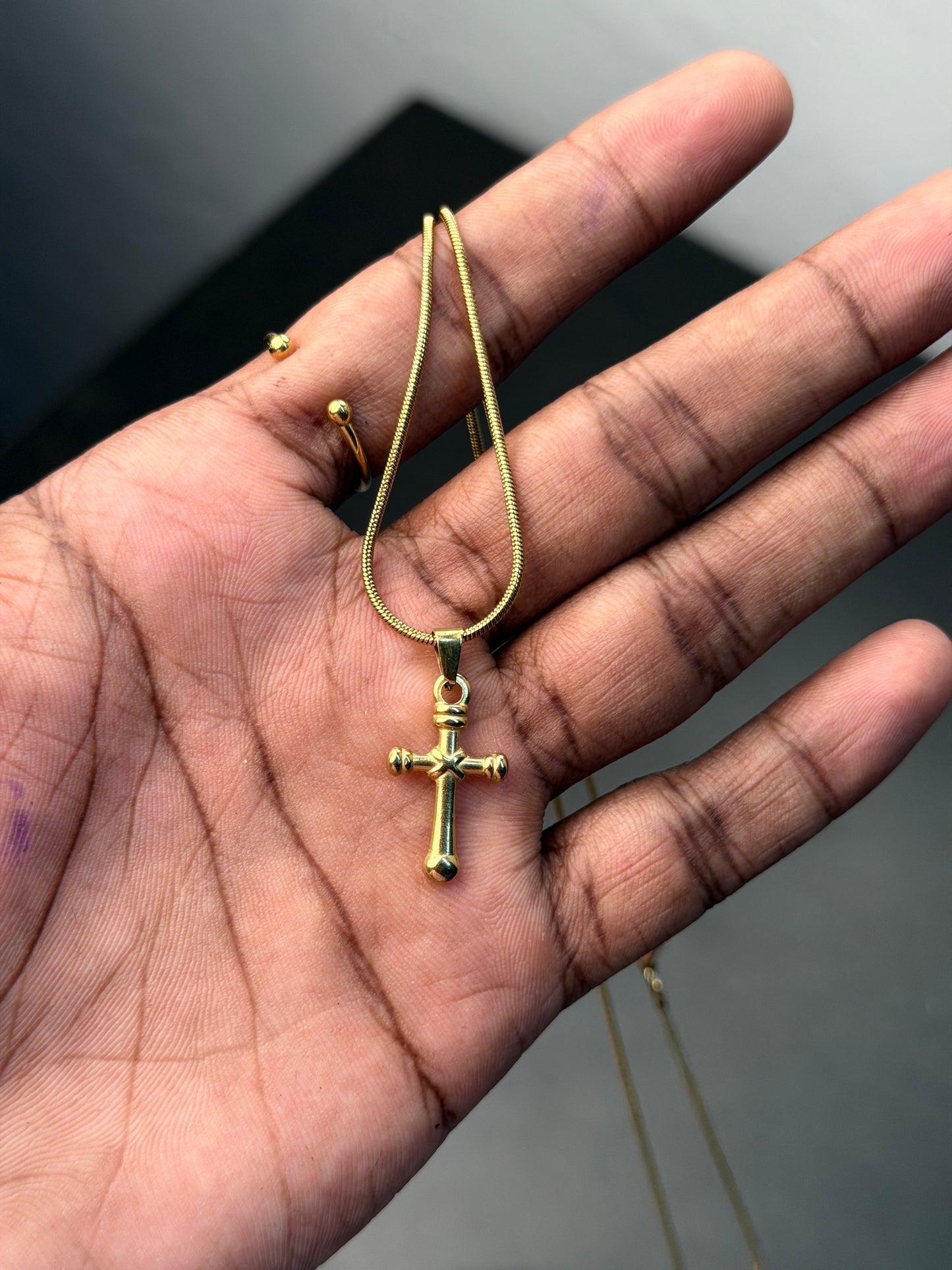 Minimal cross 18 k gold plated stainless steel necklace
