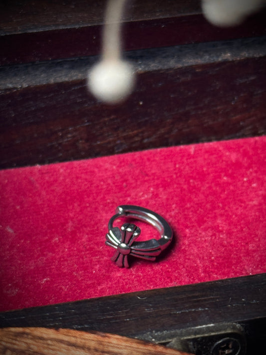 Cross hoop ring