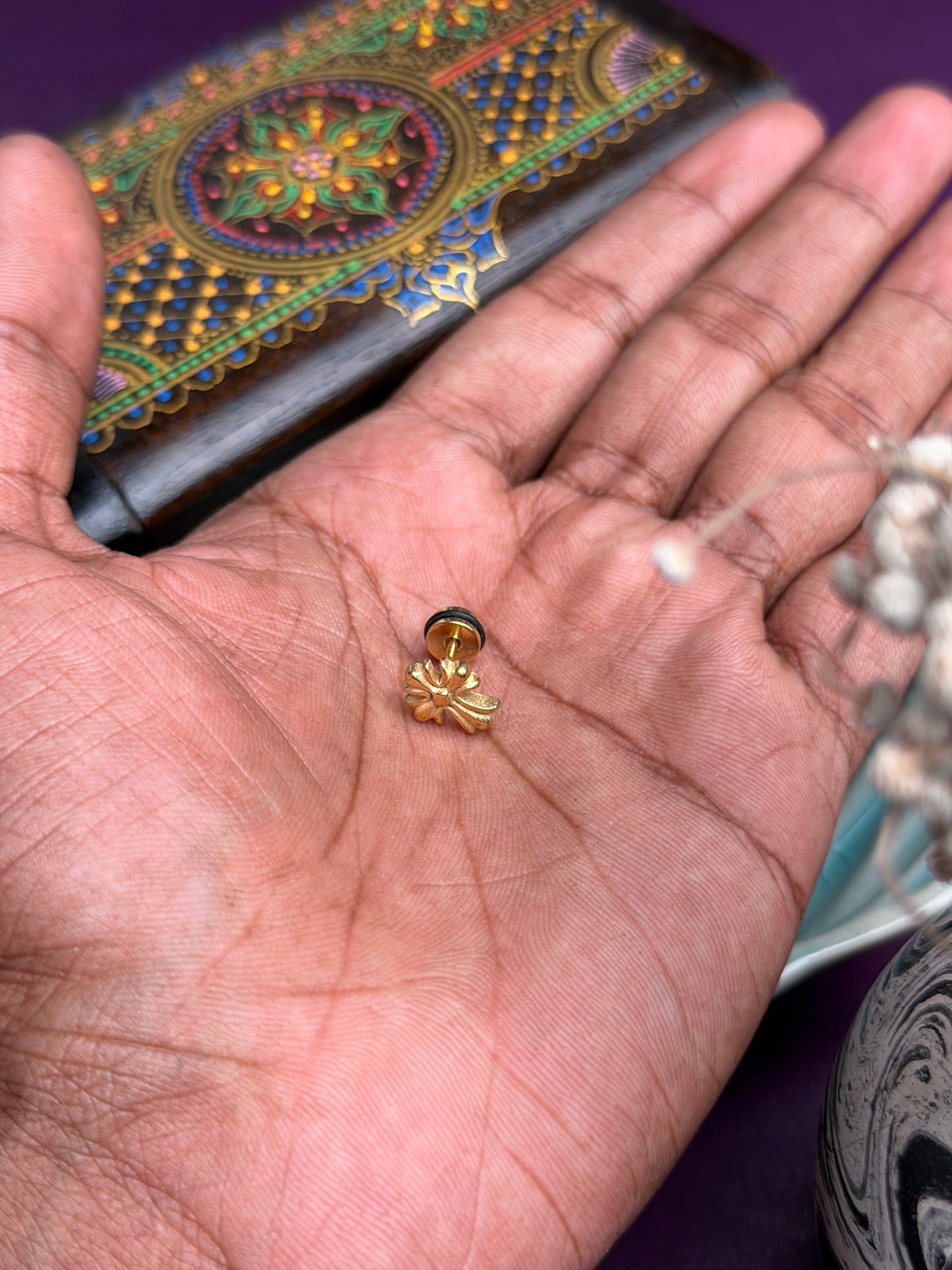 Calm Faith Pin 18 k gold plated