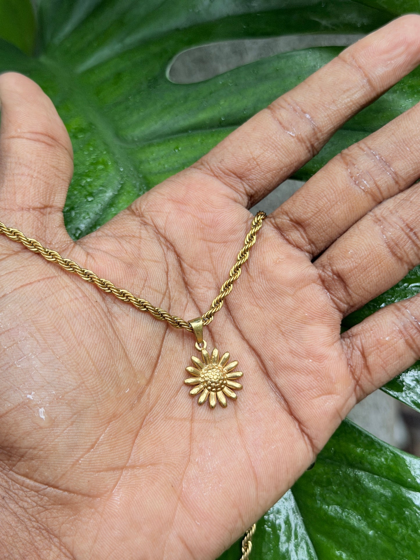 Sunflower in twisted rope 18k gold plated stainless steel chain