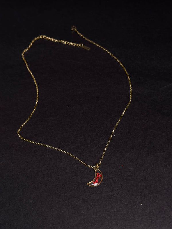 Red Queen annes lace moon shape 18k gold plated necklace