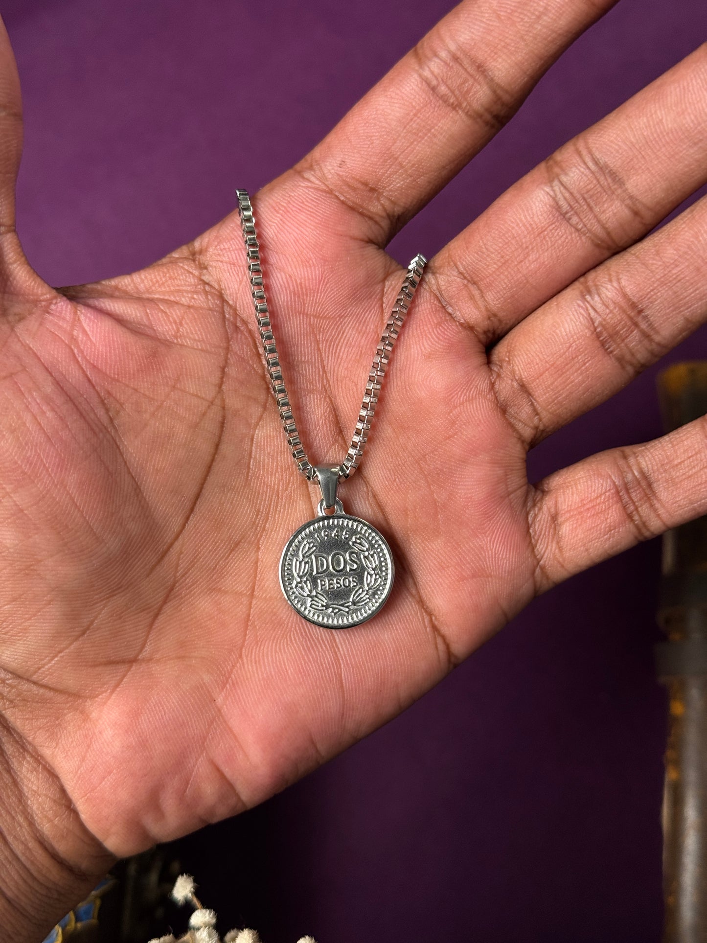 Dos peso’s stainless steel necklace