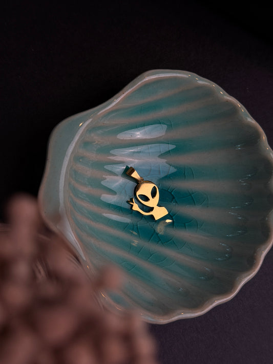 Alien stainless steel pendant with hook (golden )