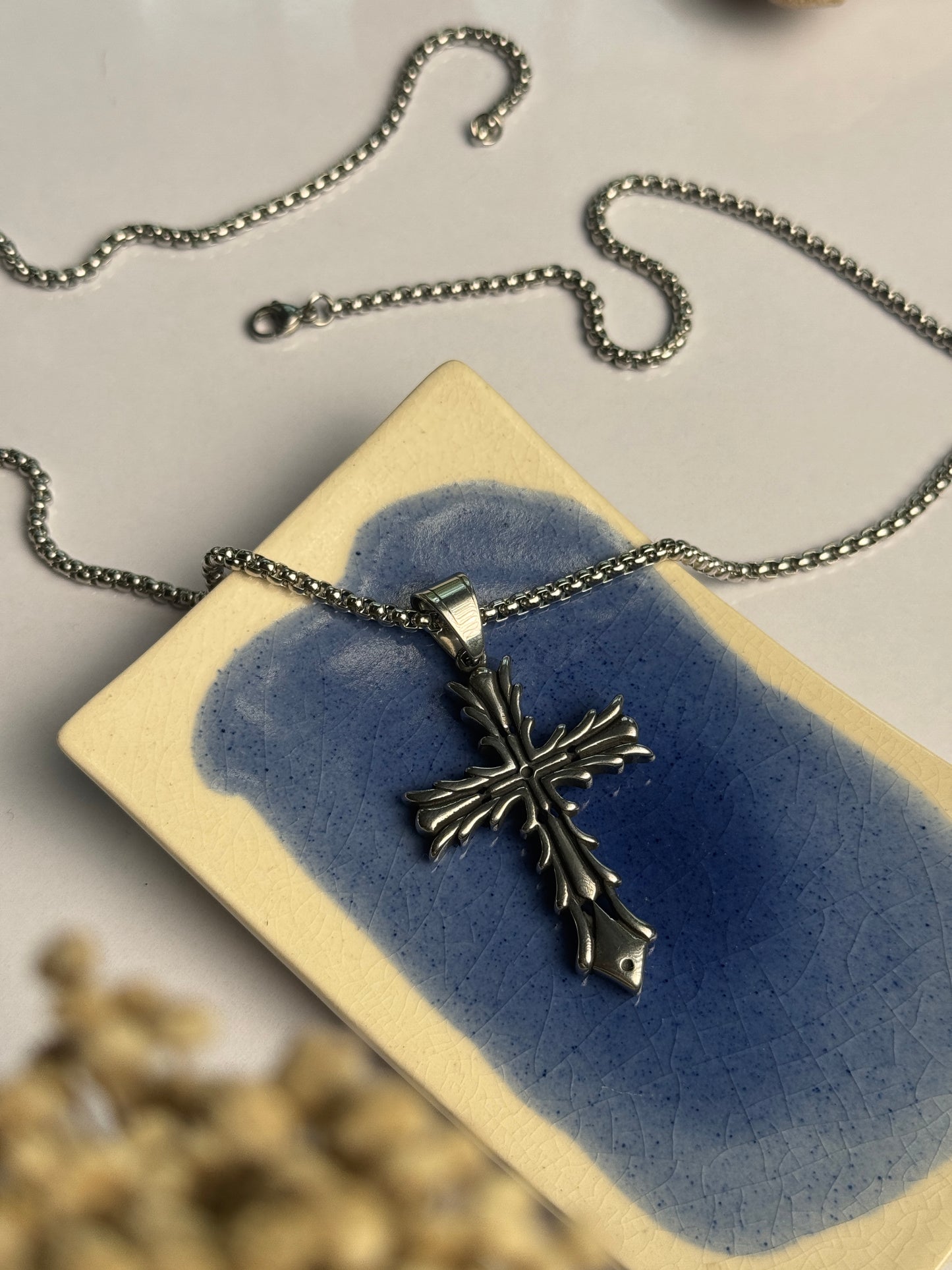 big spreading cross  premium stainless steel 60 cm chain