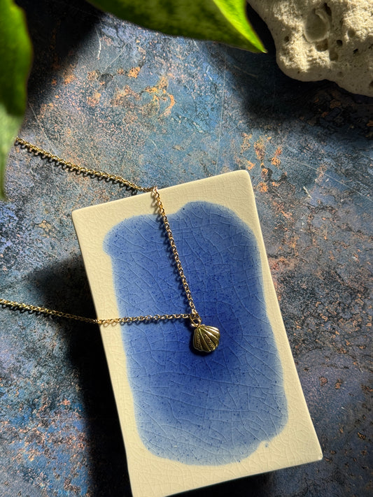 Scallop shell adjustable 18k gold plated necklace