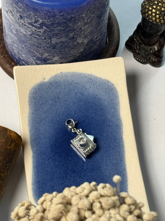 Camera stainless steel silver pendant with hook