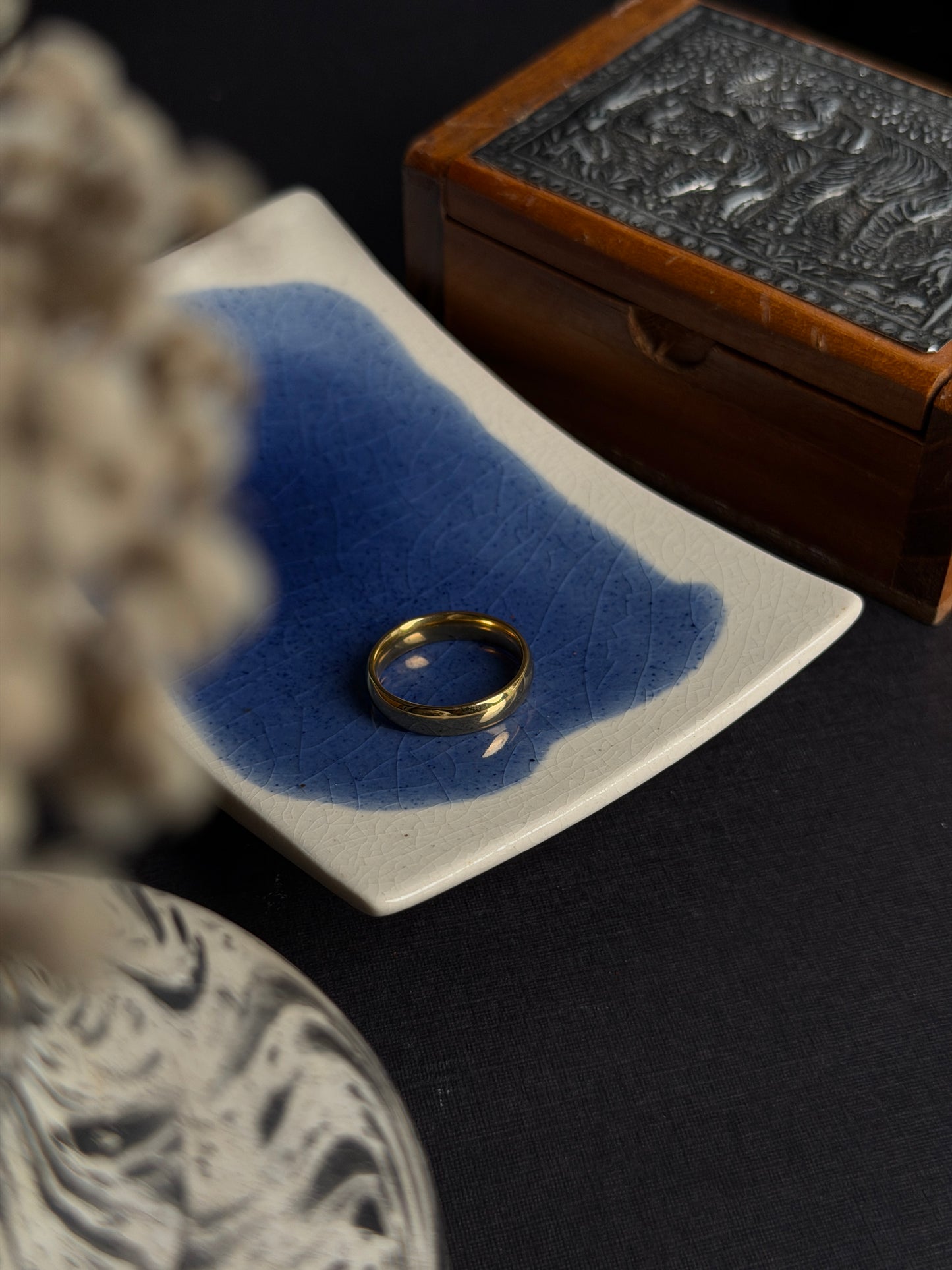 Plain stainless steel curved golden ring