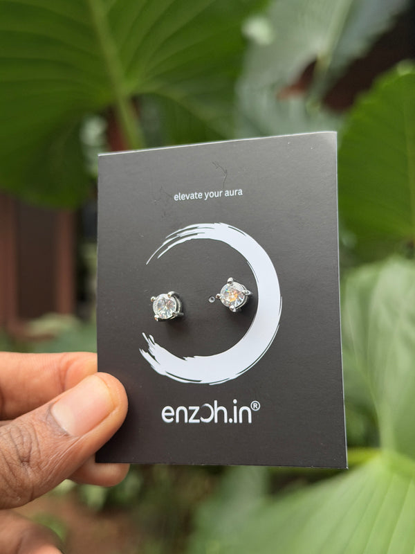 Round magnetic studs in white stone