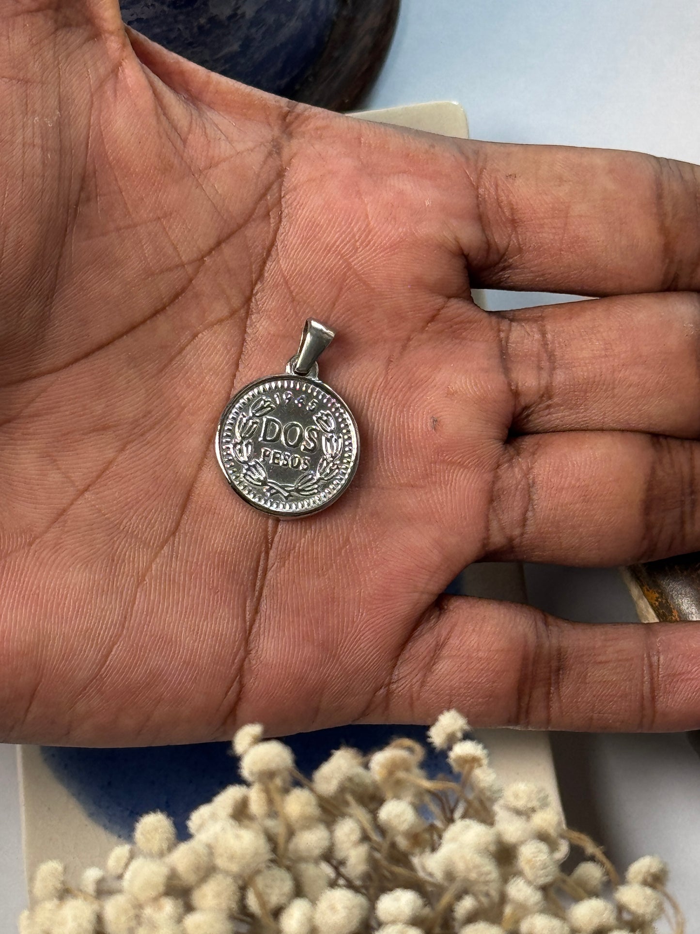 Dos pesos stainless steel silver pendant with hook
