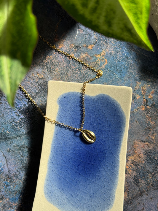 Cowrie shell adjustable 18k gold plated necklace