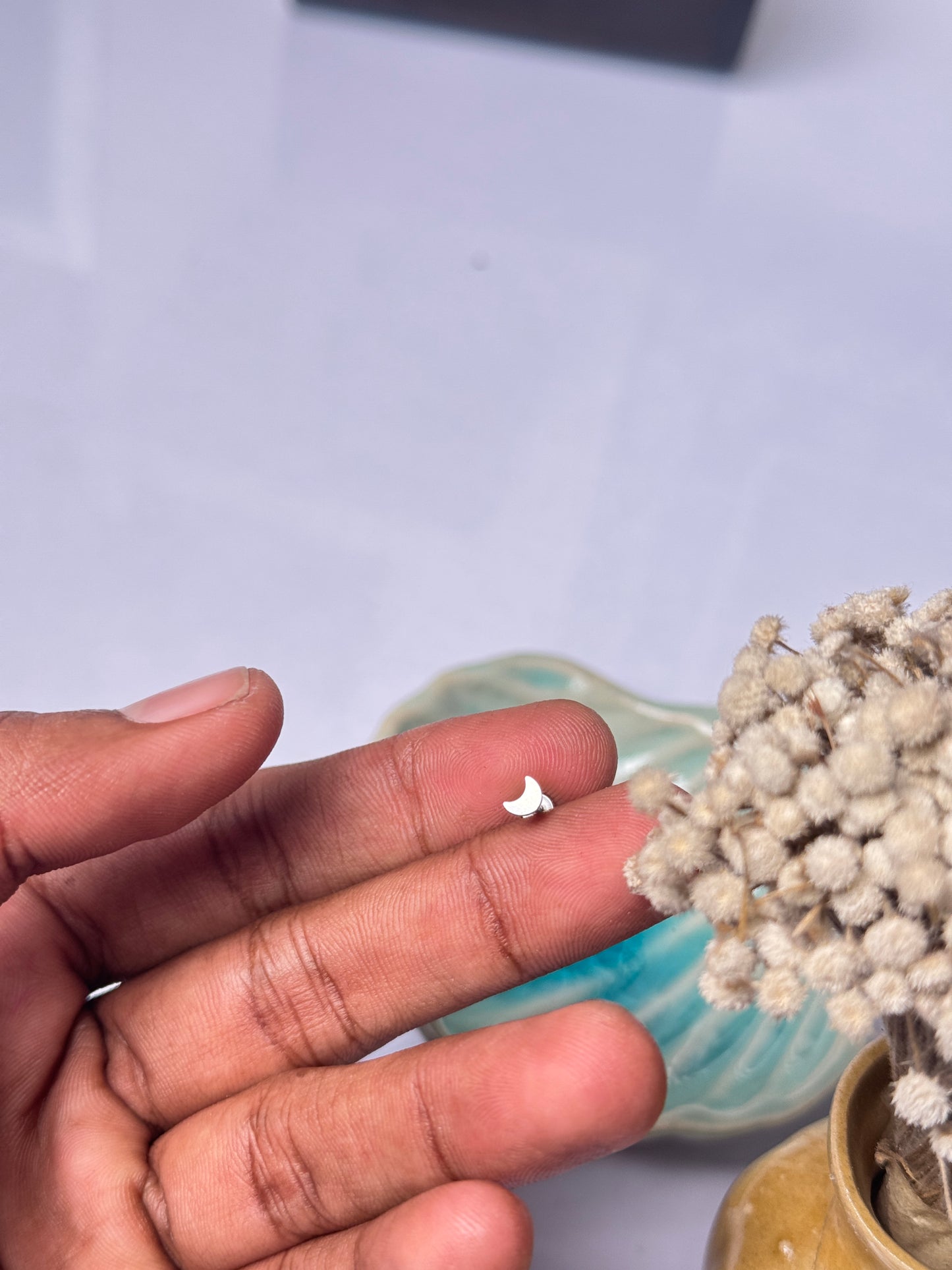 Crescent moon minimal stud / nose pin