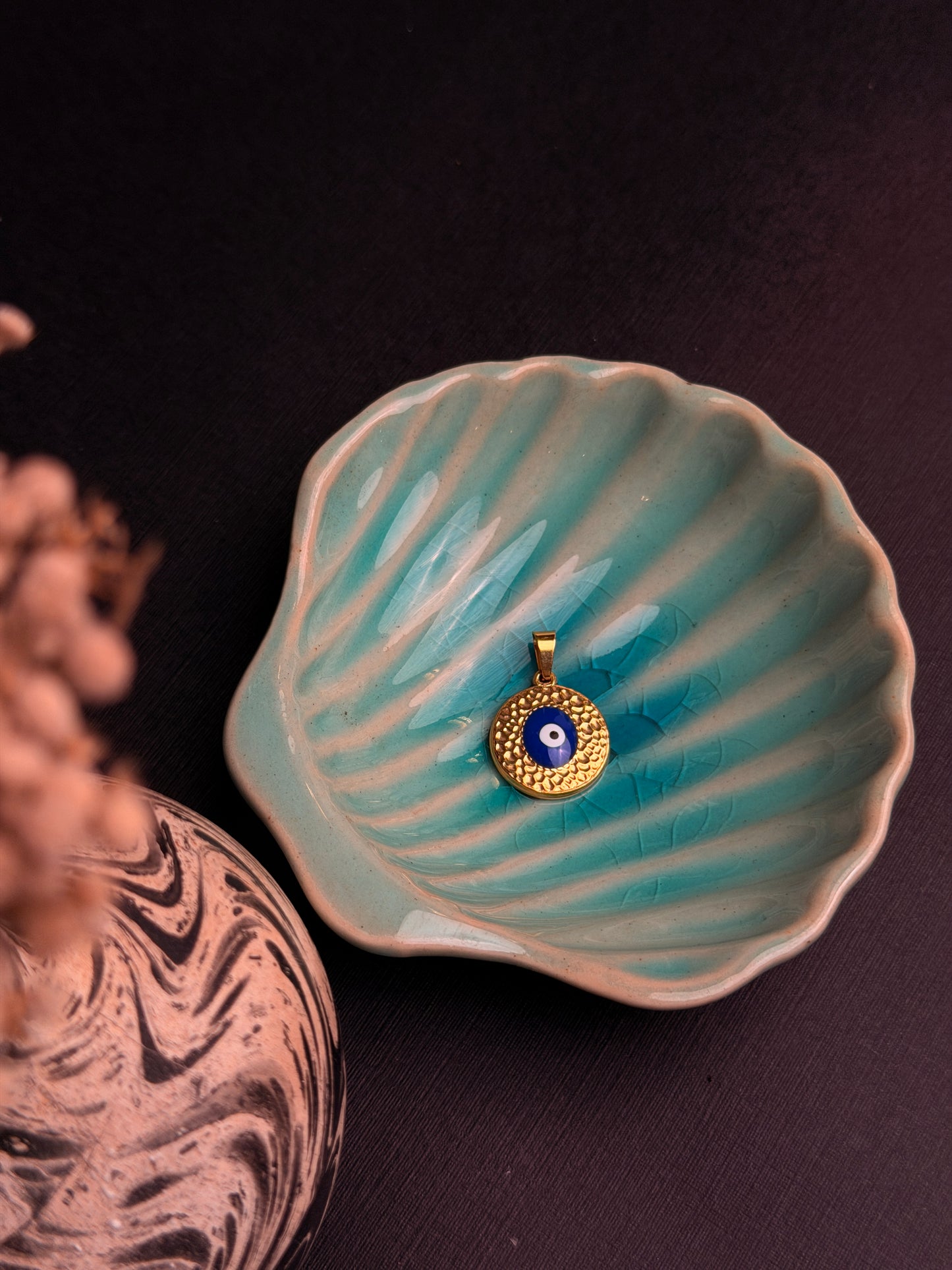 Evil eye round pendant