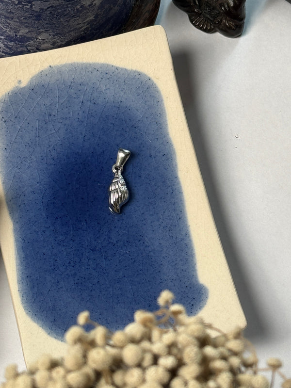 Shell stainless steel silver pendant with hook