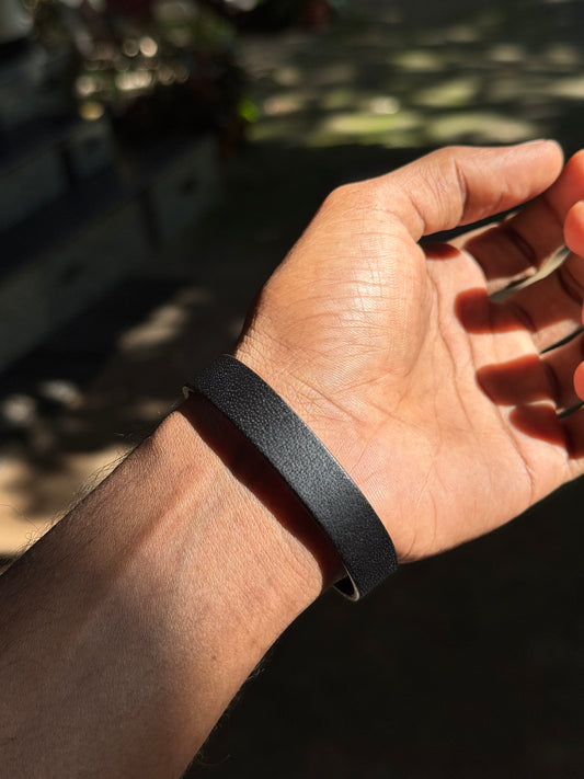 Leather adjusable bracelet