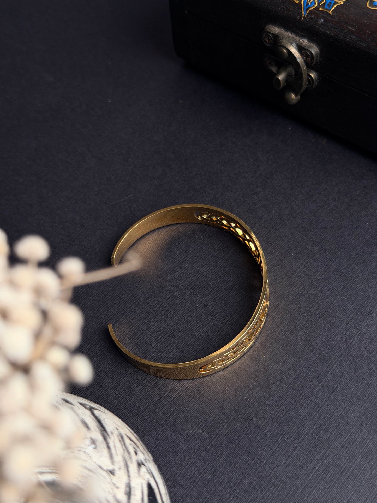 Triquetra Kada Bracelet