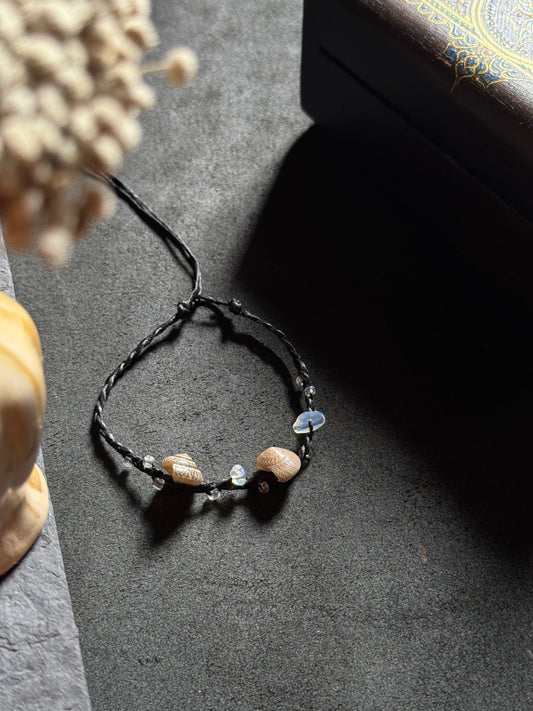 Macramé shell black anklet with white stone