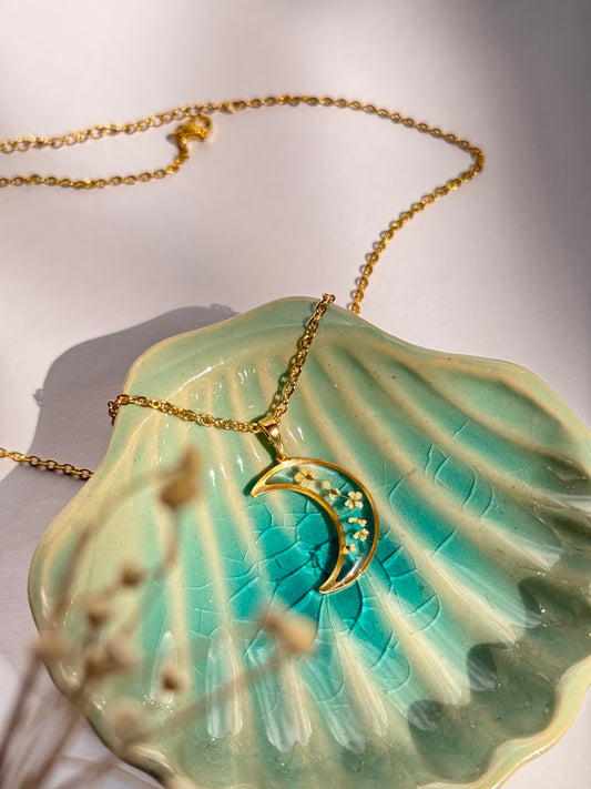 Light yellow queen anne's lace moon 18k gold plated stainless steel chain necklace