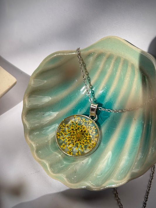 Yellow queen anne's lace round stainless steel necklace